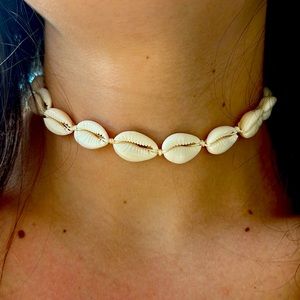 chain in the shape of a shell perfect for summer 🐚